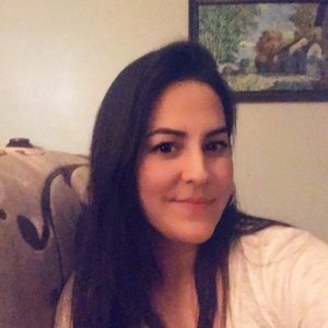 Meet your Posher, Elise